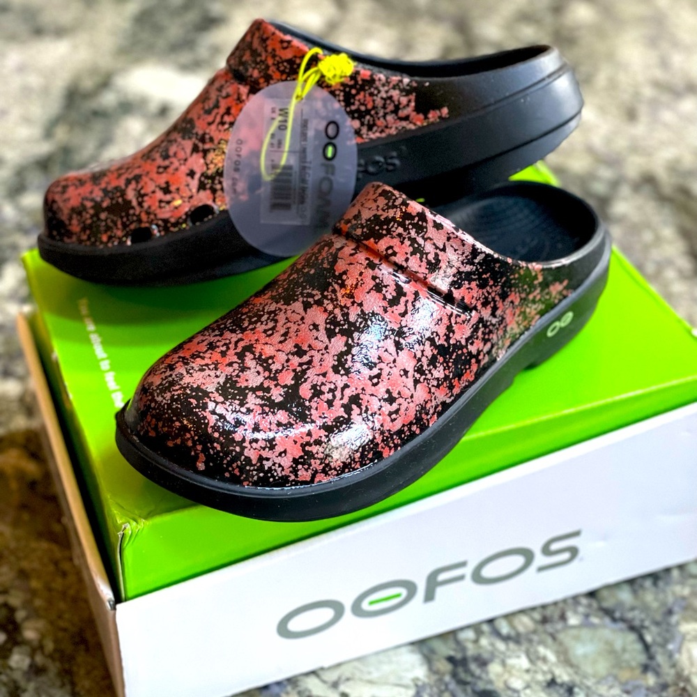 Oofos Oocloog Limited Edition Clog Bellini Splash NWT Women’s size 10